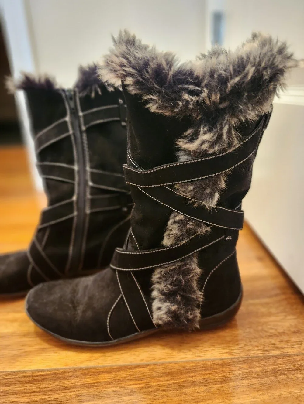 Natural Soul Black Faux-Fur Trim Women's Winter Boots Size 6